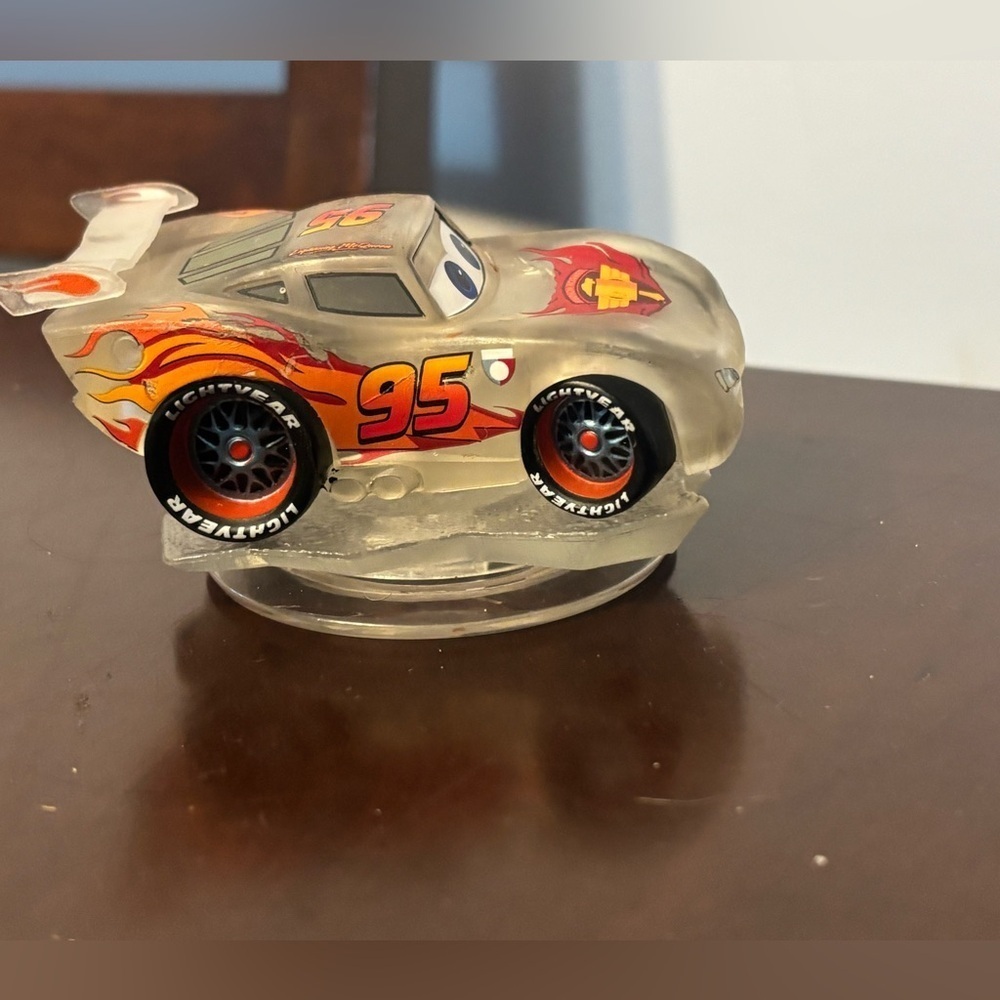 Disney Infinity 1.0 INFINITE CRYSTAL Figure LIGHTNING MCQUEEN Disney Cars - Picture 2 of 5